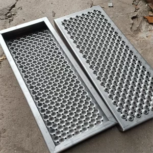 Corrosion-resistant metal trench perforated anti-slip cover