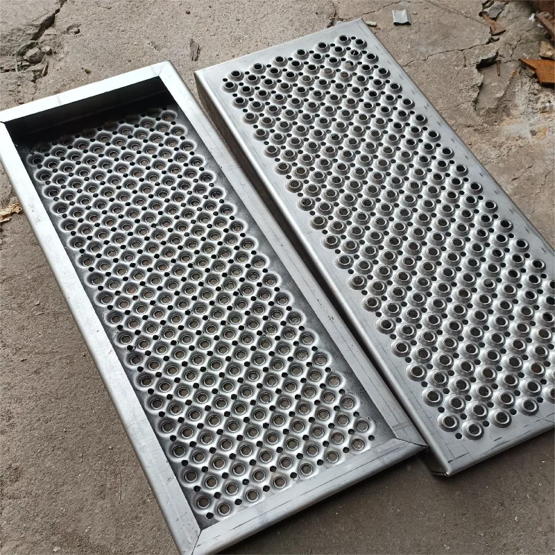Corrosion-resistant metal trench perforated anti-slip cover